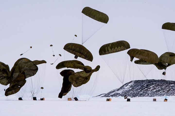 Sebelumnya, stasiun Davis, yang terletak 4.700km barat daya Perth, hanya bisa dicapai dari Australia dengan kapal antara bulan Oktober dan April, sebuah perjalanan yang memakan waktu 12 sampai 14 hari.
