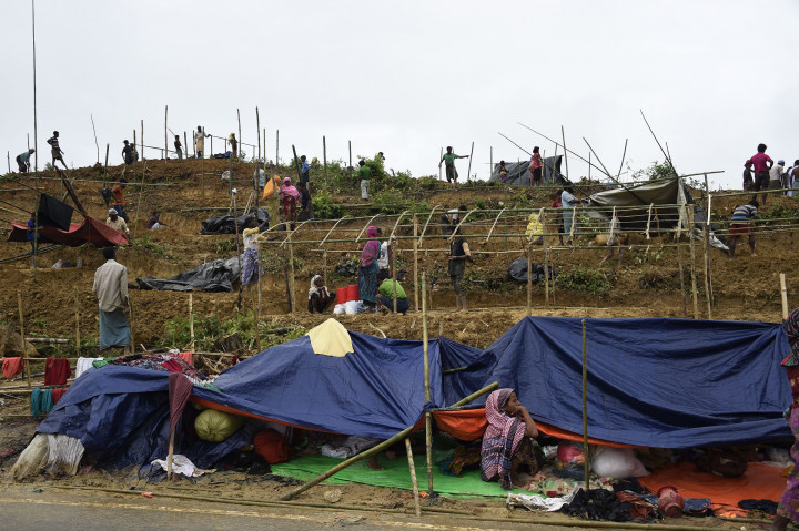 Pengungsian yang baru sedang dibangun di tempat lebih tinggi. Hujan lebat masih diperkirakan masih akan mengguyur Bhangladesh hingga beberapa hari ke depan.