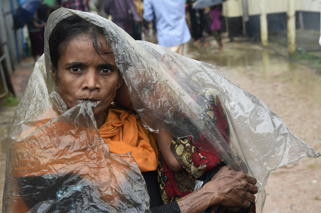 Etnis Rohingya mengungsi dari Rakhine menyusul pecahnya kembali konflik bersenjata antara pemberotak melawan militer Myanmar. Konflik sudah berlangsung lama dan ribuan orang pengungsinya ditampung di berbagai negara, termasuk Indonesia.