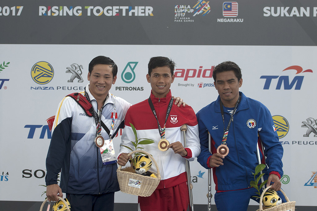 Tidak hanya itu, di hari yang sama Indonesia juga berhasil memecahkan sembilan rekor renang ASEAN Para Games.