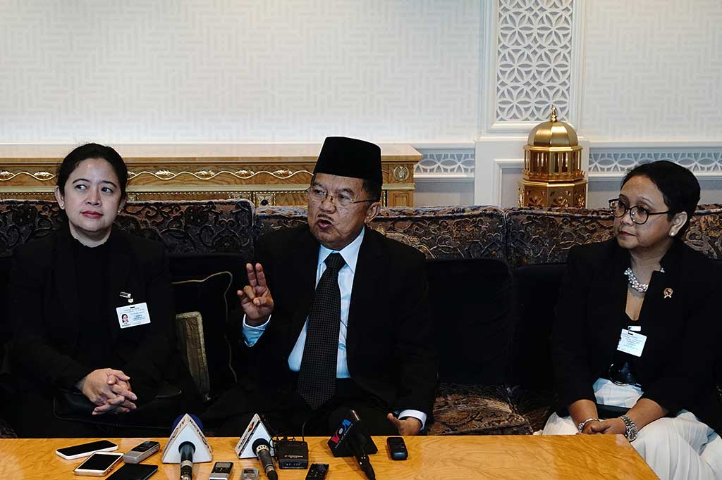 Bersama Menko PMK Puan Maharani dan Menlu Retno Marsudi, Wapres JK menyampaikan keterangan pers tentang misi RI dalam Sidang Umum ke-72 PBB. ANTARA/Aditya Wicaksono