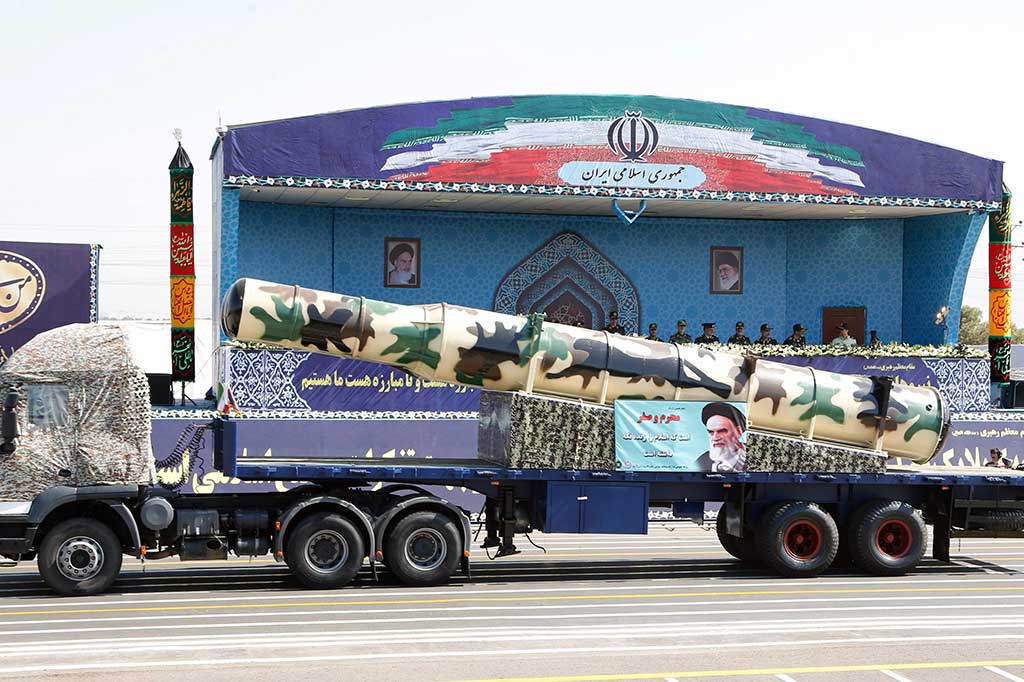 Rudal s-300 Iran buatan Rusia dipamerkan saat parade militer tahunan.