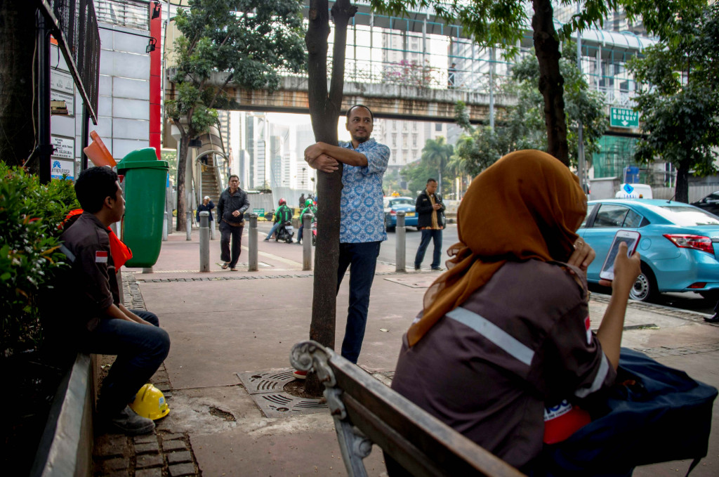 Sejauh ini belum ada kepastian akan dipindahkan ke mana pohon-pohon yang penting perannya sebagai pemasok udara segar tersebut. 