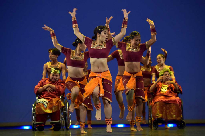 Pertunjukan yang mengambil tema Kesetaraan Menari untuk Semua Manusia tanpa batas tersebut menampilkan penari balet difabel dan non-difabel dari dalam negeri dan luar negeri. AFP/Adek Berry