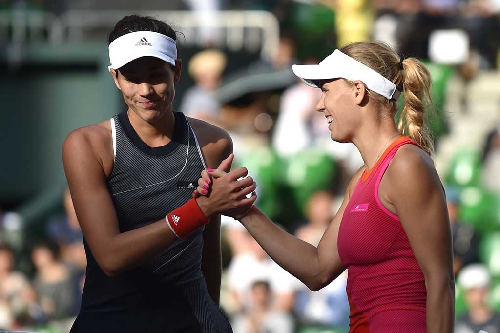 Wozniacki melaju ke babak final setelah mengalahkan petenis nomor satu dunia Garbine Muguruza dua set langsung 6-2, 6-0. 