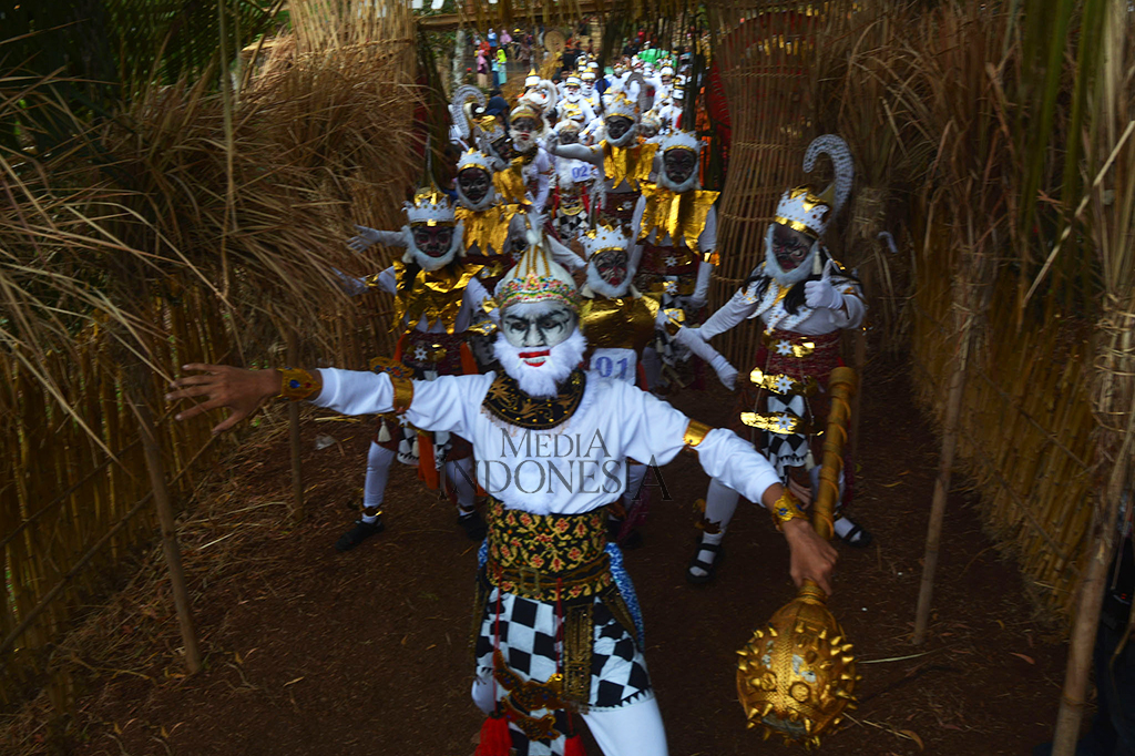 Sebanyak seribu Hanoman hadir di ajang Kendalisada Art Festival di Kabupaten Banyumas.