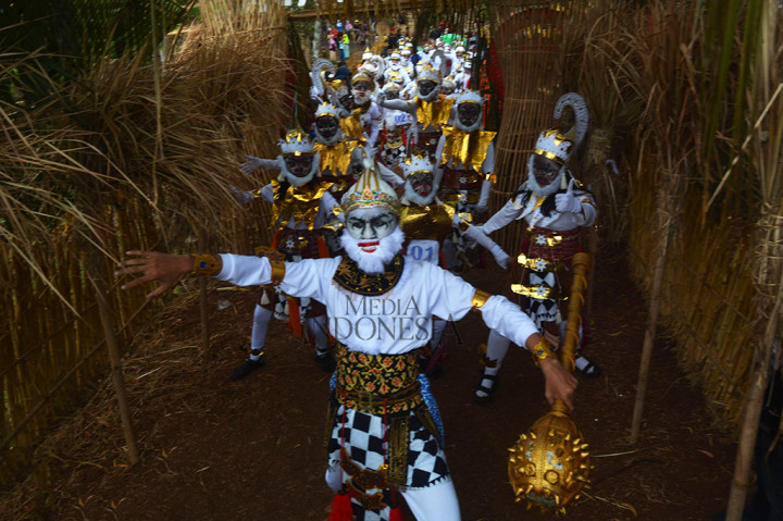 Sebanyak seribu Hanoman hadir di ajang Kendalisada Art Festival di Kabupaten Banyumas.