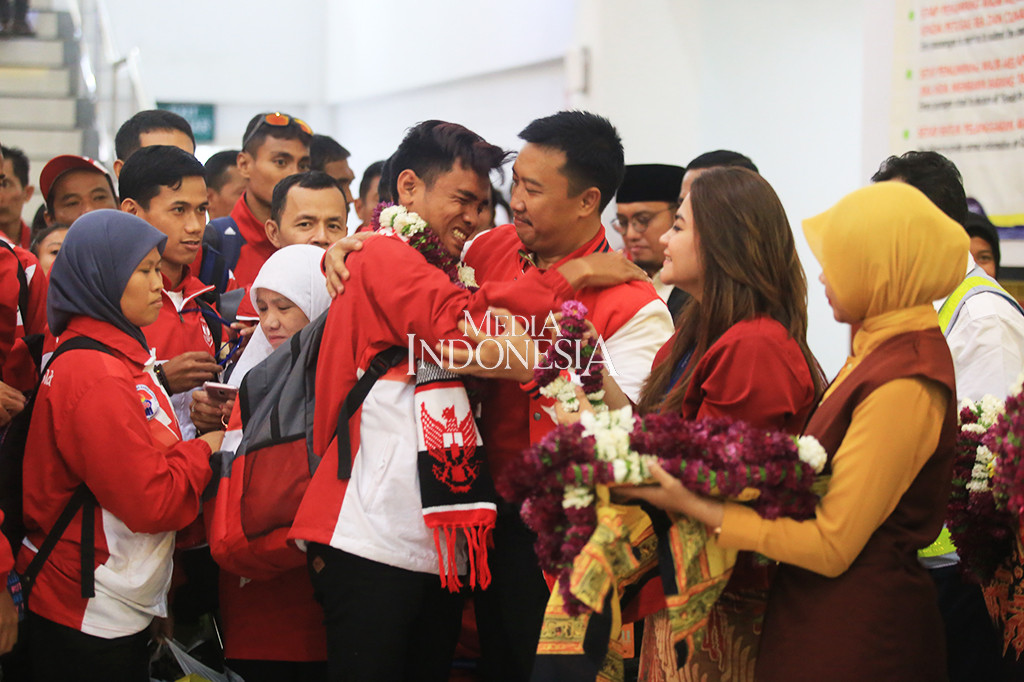 Menteri Pemuda dan Olahraga (Menpora) Iman Nahrawi menyambut kedatangan kontingen National Paralympic Committee Indonesia di Bandara  Adi Soemarmo Boyolali, Jawa Tengah.