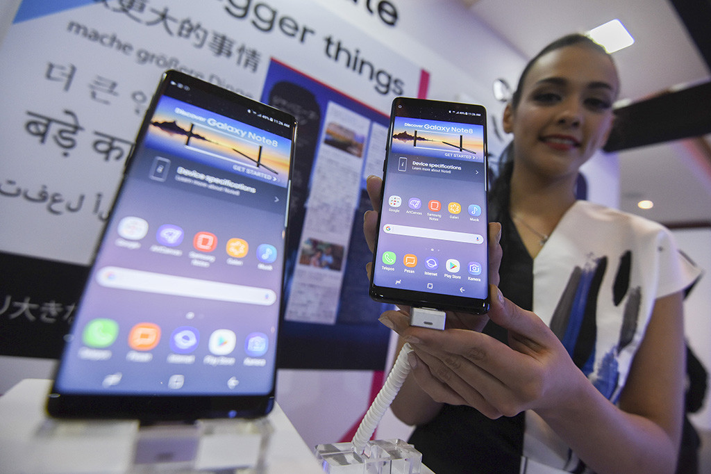 Rencananya, Samsung akan melakukan penjualan perdana Galaxy Note 8 di beberapa kota di Indonesia, mulai dari Lotte Avenue di Jakarta hingga Pakuwon Mall di Surabaya. Penjualan perdana ini dilakukan pada 29 September 2017 mendatang.
