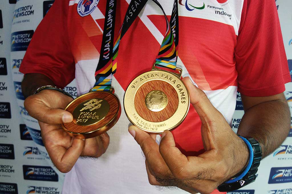 Di nomor perorangan, David Jacobs menyabet medali emas setelah menyudahi perlawanan rekan senegaranya Komet Akbar di nomor tunggal putra SM10 dengan skor 11-9, 13-11, 9-11, 11-8.