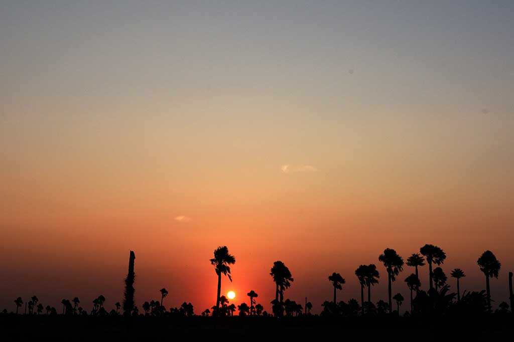 Suasana matahari tenggelam (sunset) di areal Tanjung Lesung.