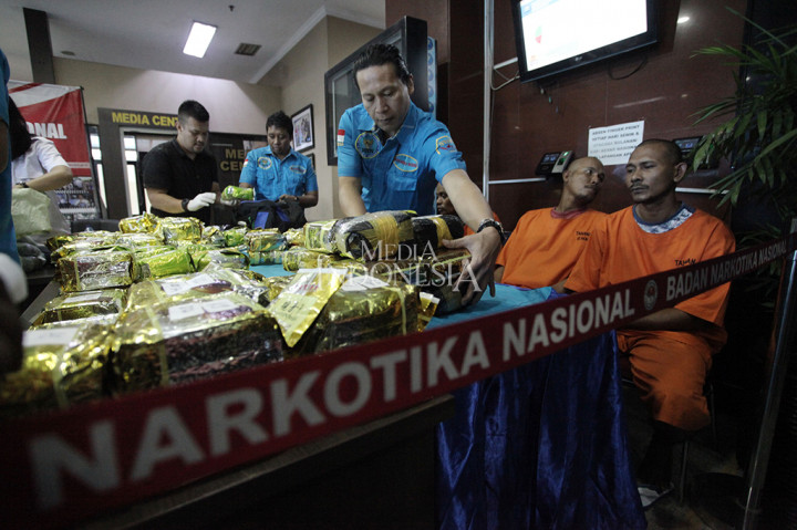 Tim mengamankan barang bukti narkotika jenis sabu-sabu seberat 137,6 Kg serta 42.500 butir pil ekstasi dengan berat 12.914 gram. Tim BNN dan Bea Cukai juga mengamankan boat sebagai barang bukti. 