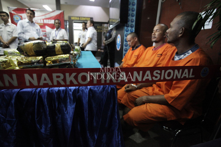 Sementara seorang tersangka lain, lanjut Buwas, berinisial IB merupakan pemilik kapal dan pemberi perintah untuk mengangkut narkotika. 