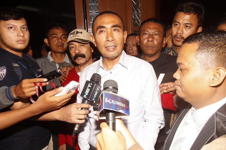 Samsu Umar terbukti menyuap mantan Ketua MK Akil Mochtar sebesar Rp 1 miliarterkait perkara sengketa Pilkada Kabupaten Buton di MK pada 2011.