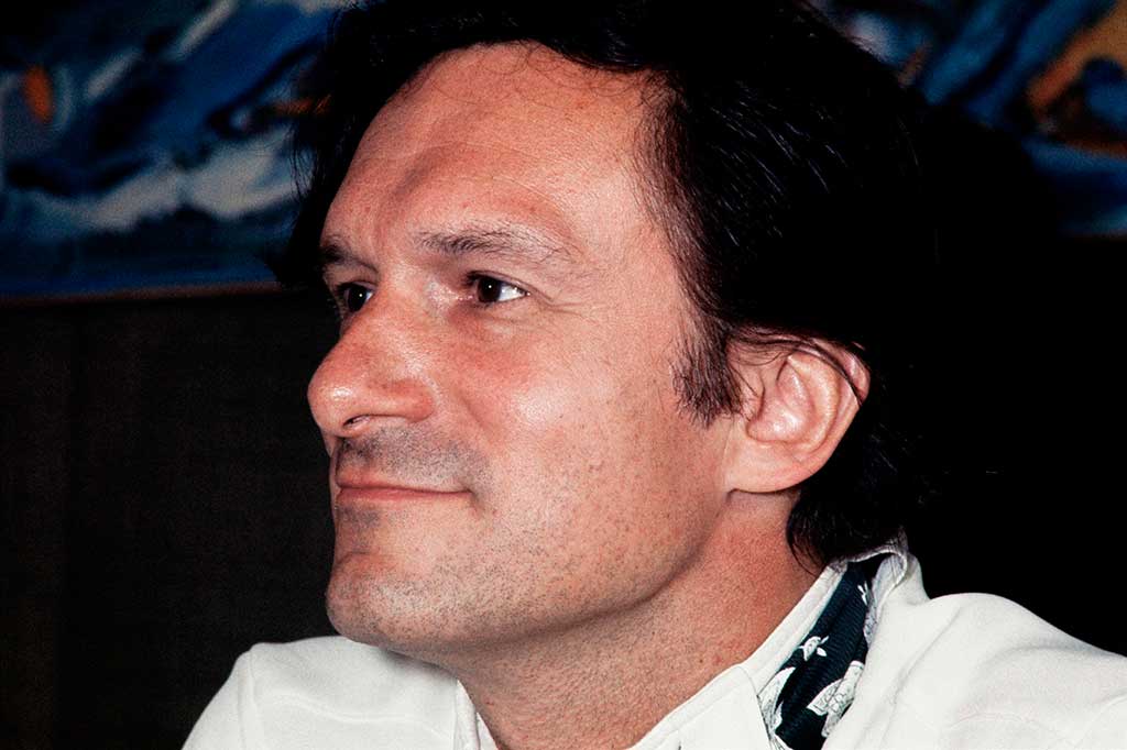 Lahir di Chicago pada 9 April 1926, Hefner mendirikan Majalah Playboy pada 1953, membangun sebuah merek yang mendefinisikan budaya seksual pada paruh kedua abad ke-20.