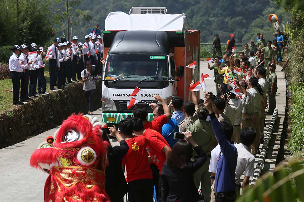 Penyambutan kedatangan Cai Tao dan Hu Chun di Rumah Panda Indonesia, Taman Indonesia (TSI) 1 Bogor, Jabar. MI/Ramdani