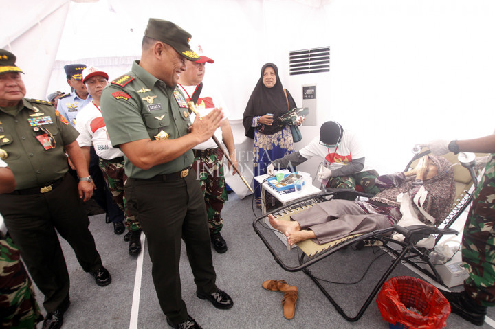 Kegiatan tersebut menyediakan layanan kesehatan untuk masyarakat mulai dari operasi katarak, khitanan massal, donor darah, pengobatan gigi gratis dan pemberian kursi roda bagi warga yang membutuhkan.