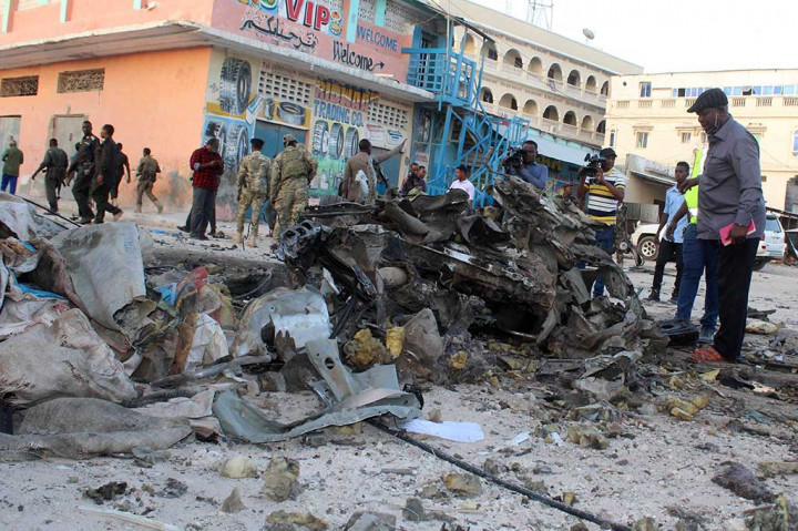 Belum ada kelompok yang mengaku bertanggung-jawab atas serangan tersebut. Namun, kelompok Ash-Shabaab --yang bersekutu dengan Al-Qaida-- biasanya berada di belakang serangan semacam itu.
