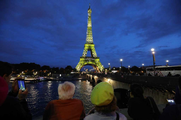 Menara Eiffel merupakan salah satu monumen paling populer di dunia, menarik lebih dari 5,8 juta pengunjung tahun lalu.
