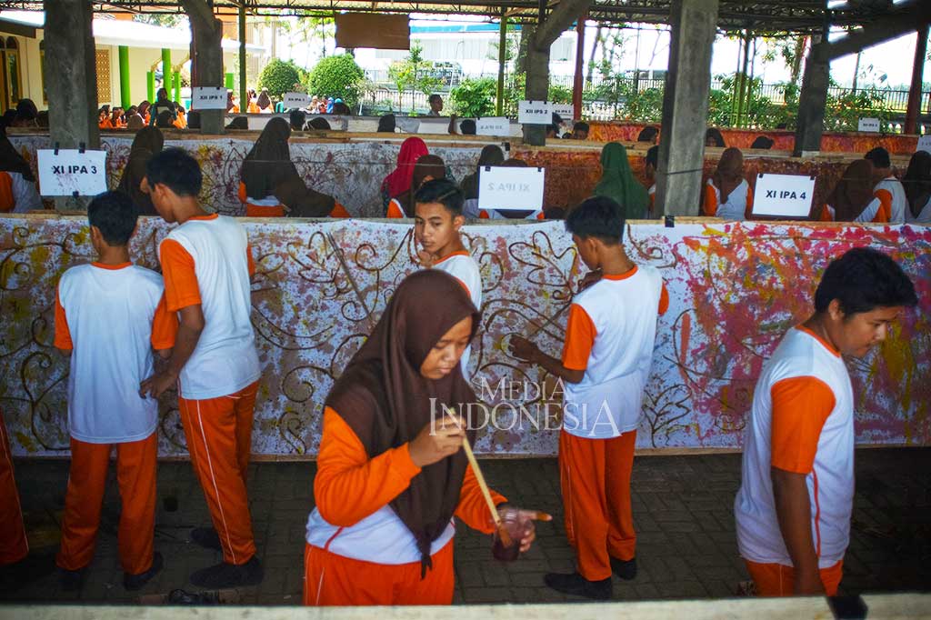 Kepala SMAN 1 Sokaraja Edy Prasetyo mengatakan bahwa batik ciprat merupakan kreasi baru dari siswa yang didasari keinginan untuk mengembangkan batik khas Sokaraja.  Teknik itu secara resmi akan diluncurkan saat peringatan Hari Batik Nasional di SMAN 1 Sokaraja pada Senin (2/10) yang dihadiri Gubernur Jawa Tengah Ganjar Pranowo.