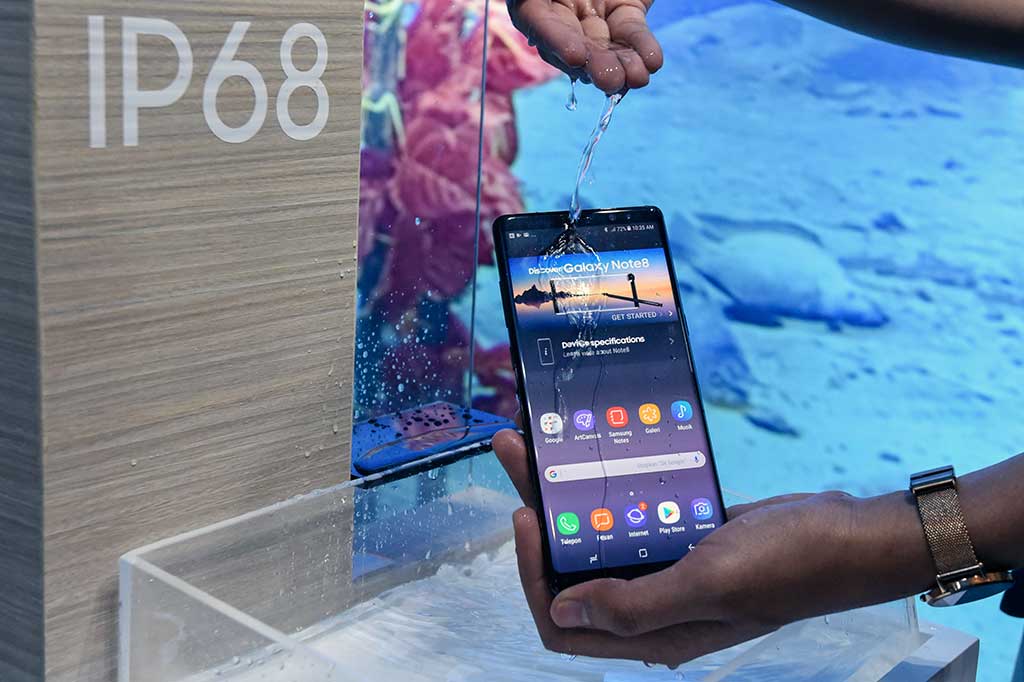 Gawai terbaru dari vendor asal Korea Selatan tersebut memiliki layar berukuran 6,3 inci dengan resolusi Quad HD+ dengan fitur-fitur seperti kamera ganda 12 megapixel di bagian belakang, tahan air dan debu, serta peningkatan kemampuan S Pen dibanding pendahulunya.