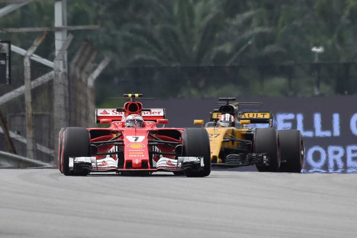 Sementara rekan setim Vettel Kimi Raikonen di urutan kedua terpaut 0,6 detik.