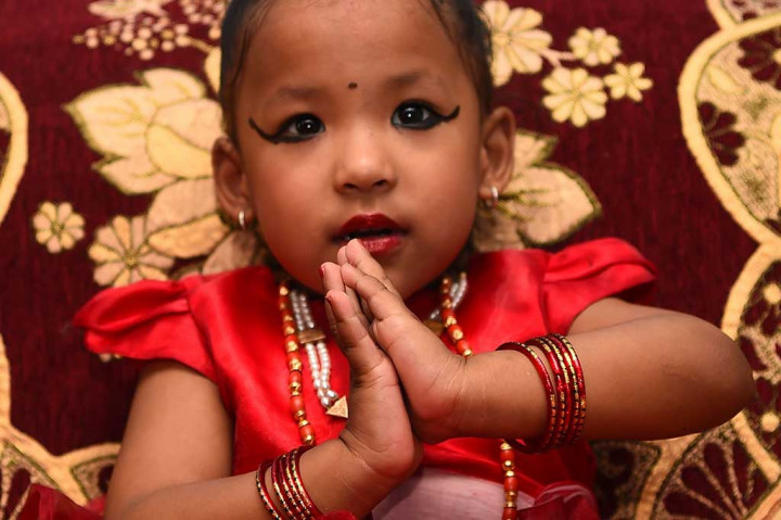 Trishna Shakya yang dipilih dari tiga kandidat lainnya, telah dianggap sebagai reinkarnasi Dewi Durga dalam Agama Hindu --tradisi yang sudah berumur ratusan tahun di Nepal.