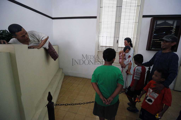 Diorama A.H Nasution yang berusaha kabur dari kejaran pasukan Tjakrabirawa dengan melompati tembok. MI/Ramdani