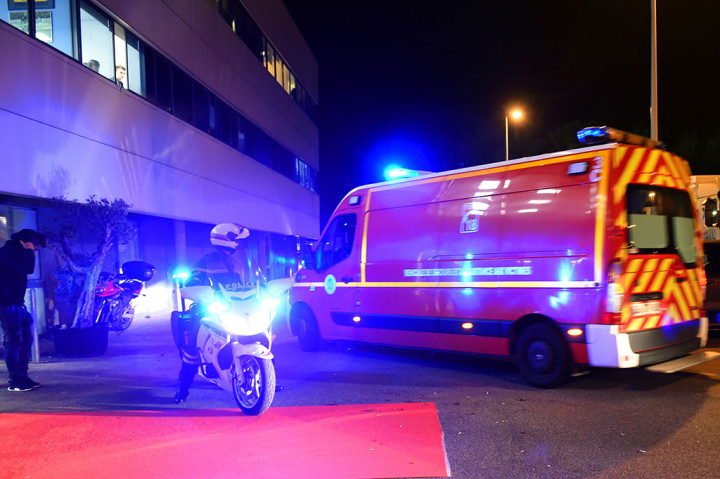 Puluhan penonton ditandu untuk dievakuasi, dan beberapa penonton dilarikan ke rumah sakit. 
