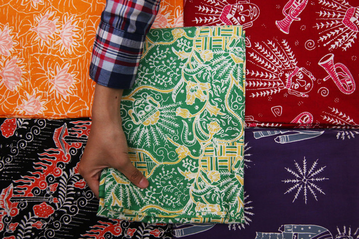 Sejumlah motif batik berhasil diproduksinya antara lain, motif buah mengkudu yang menjadi ikon Batik Betawi Terogong hingga motif ondel-ondel dan masih banyak motif lainnya yang menjadi ciri khas Jakarta. 