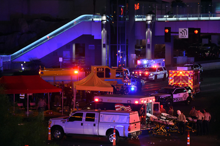 Akibat kejadian ini, sejumlah penerbangan dialihkan dari bandara McCarran, Las Vegas .