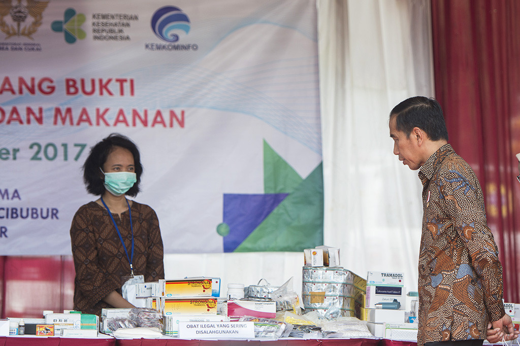 Presiden Joko Widodo menyebut peredaran obat ilegal seperti paracetamol caffein carisoprodol (PCC) serta pil jin merupakan masalah besar, dan tidak bisa dianggap angin lalu.
