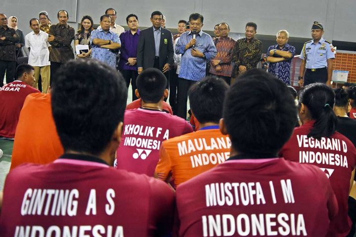 Wapres memberi semangat kepada para atlet agar dapat mengharumkan nama Indonesia di kancah Internasional. Wapres menyebut hanya dua orang yang bisa menaikkan bendera Merah Putih di luar negeri. Yang pertama Presiden dan kedua adalah atlet peraih medali emas. Saya Wapres ke luar negeri tidak naikkan bendera tapi juara bisa,