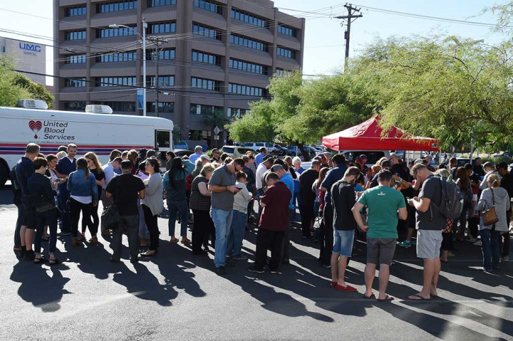 Puluhan orang rela antre untuk menyumbangkan darahnya di bank darah United Blood Service di Las Vegas, Nevada, Selasa (3/10/2017) waktu setempat. 