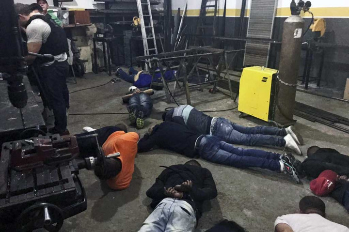 Polisi membekuk 16 tersangka penjahat yang telah menggali terowongan sepanjang 500 meter dalam upaya mencuri uang sebesar USD317 juta (sekitar Rp4,276 triliun) dari Bank of Brazil. Seandainya rencana itu berhasil, itu bisa menjadi perampokan bank terbesar dalam sejarah. 