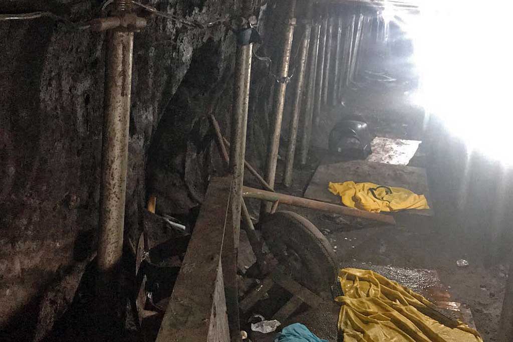 Geng tersebut diperkirakan telah menghabiskan USD1,27 juta (sekitar Rp17 miliar) untuk membangun terowongan dari rumah kontrakan di dekatnya. Mereka bekerja membuat terowongan mulai empat bulan yang lalu.
