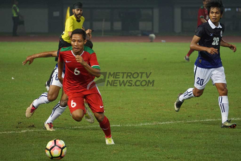 Untuk menambah daya gedor serangan, pelatih Indonesia Luis Milla memasukkan Irfan Bachdim, Evan Dimas, Rizky Pora, dan Stefano Lilipaly. MTVN/Kautsar Halim