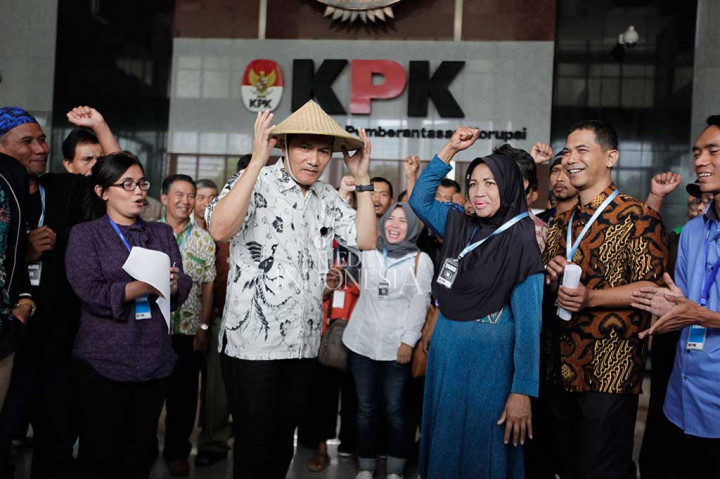 Sejumlah petani dari berbagai daerah yang tergabung dalam Komite Nasional Pembaruan Agraria mendatangi lembaga antirasywah untuk memberikan dukungan agar KPK mengusut tuntas dan menindaklanjuti potensi korupsi di sektor agraria.