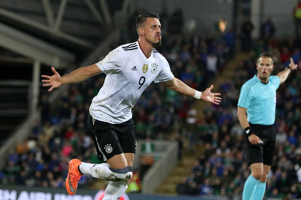 Sandro Wagner menggandakan keunggulan tim tamu pada menit ke-21.