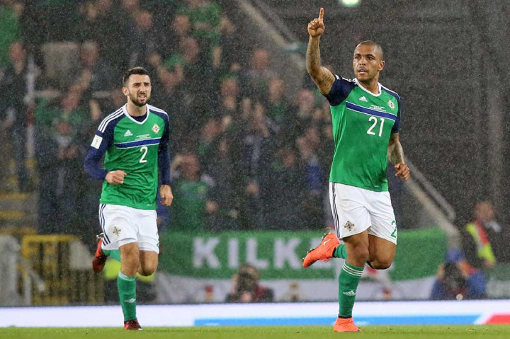 Josh Maggenis mengemas gol hiburan menjelang pertandingan usai.