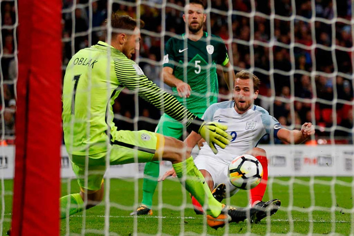 Sontekan Harry Kane pada menit ke-94 berhasil menjebol gawang kiper tangguh Slovenia Jan Oblak. Kane menyambar umpan silang Kyle Walker. AFP/Ian Kington
