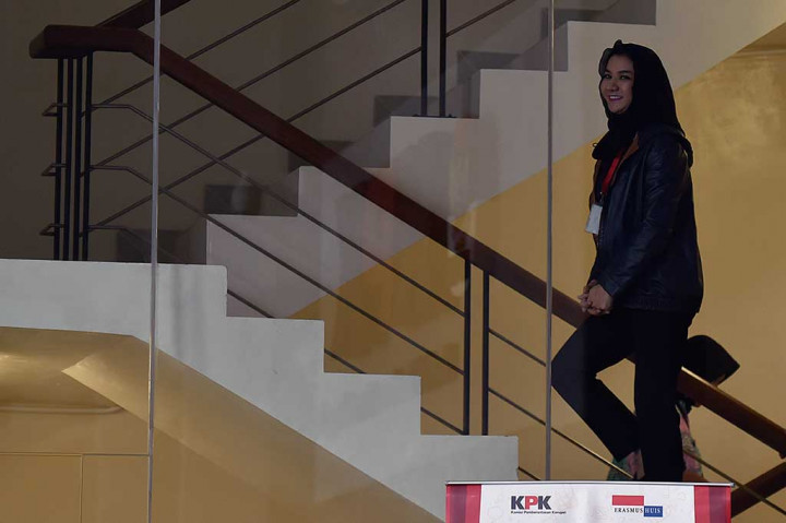 Selain itu, Rita dan Khairudin diduga menerima gratifikasi yang berhubungan dengan jabatan Rita sebagai penyelenggara negara sebesar USD775 ribu atau setara Rp6,975 miliar berkaitan dengan sejumlah proyek di Kukar selama masa jabatan tersangka. ANTARA/Puspa Perwitasari