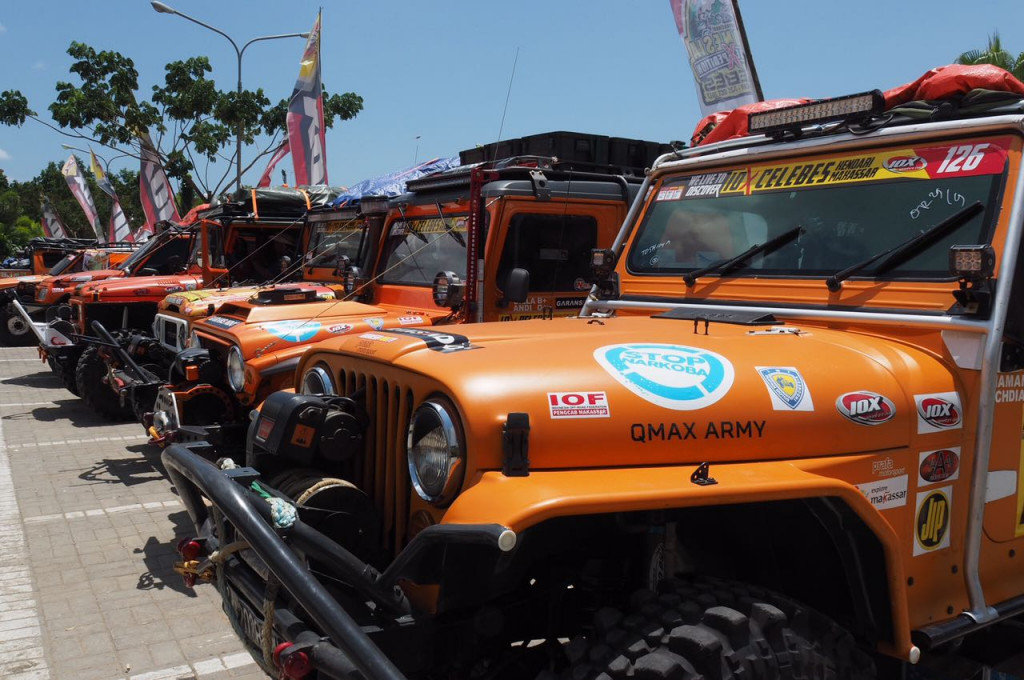 Ajang IOX Celebes 2017 diikuti 71 mobil offroad dan 54 sepeda motor trail. Total jumlah pesertanya 253 orang yang berasal dari berbagai propinsi di Indonesia dan beberapa orang dari luar negeri.