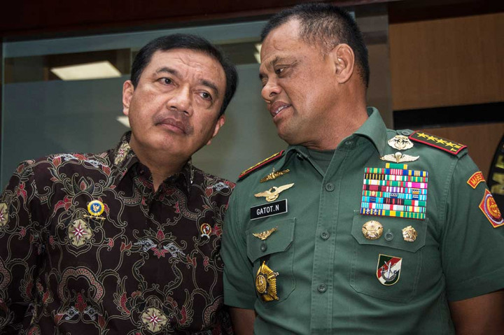 Sebelumnya, beredar rekaman suara Jenderal Gatot Nurmantyo dalam acara silaturahmi Panglima TNI dengan purnawirawan TNI di Markas Besar TNI, Cilangkap, Jakarta Timur, Jumat (22/9). Panglima TNI menyebut adanya institusi nonmiliter yang membeli 5 ribu pucuk senjata.