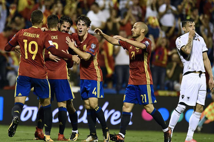 Gelandang Real Isco menggandakan keunggulan tuan rumah pada menit ke-23, setelah menerima umpan dari Koke.