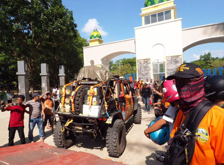 Total jarak akan ditempuh sekitar 2000 kilometer. Jalur off-road sepanjang itu akan ditempuh dalam waktu sekitar dua pekan. 
