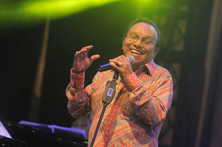 Penyanyi Bob Tutupoly berkolaborasi dengan grup jazz Shadow Puppets. Dalam penampilannya, penyanyi legendaris era70-an tersebut membawakan sejumlah lagu salah satunya 'Nurlela'. 