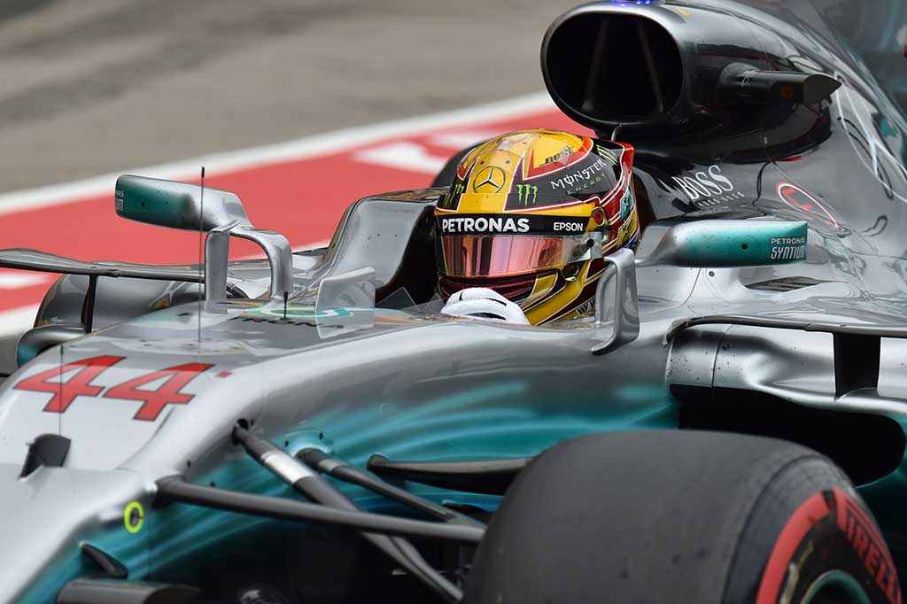 Dengan lima balapan tersisa, Hamilton memimpin Vettel dengan 34 poin di klasemen pembalap.