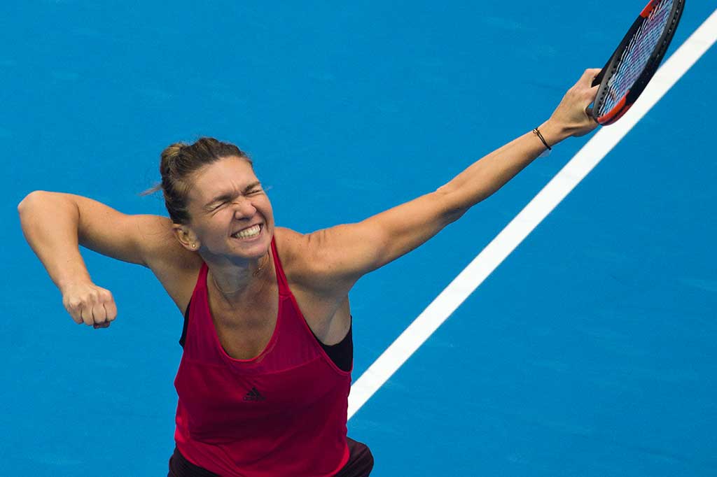 Bagi Halep, kemenangan ini juga menjadi ajang balas dendam setelah dikalahkan Ostapenko di final Prancis Terbuka awal tahun ini. (AP/Ng Han Guan