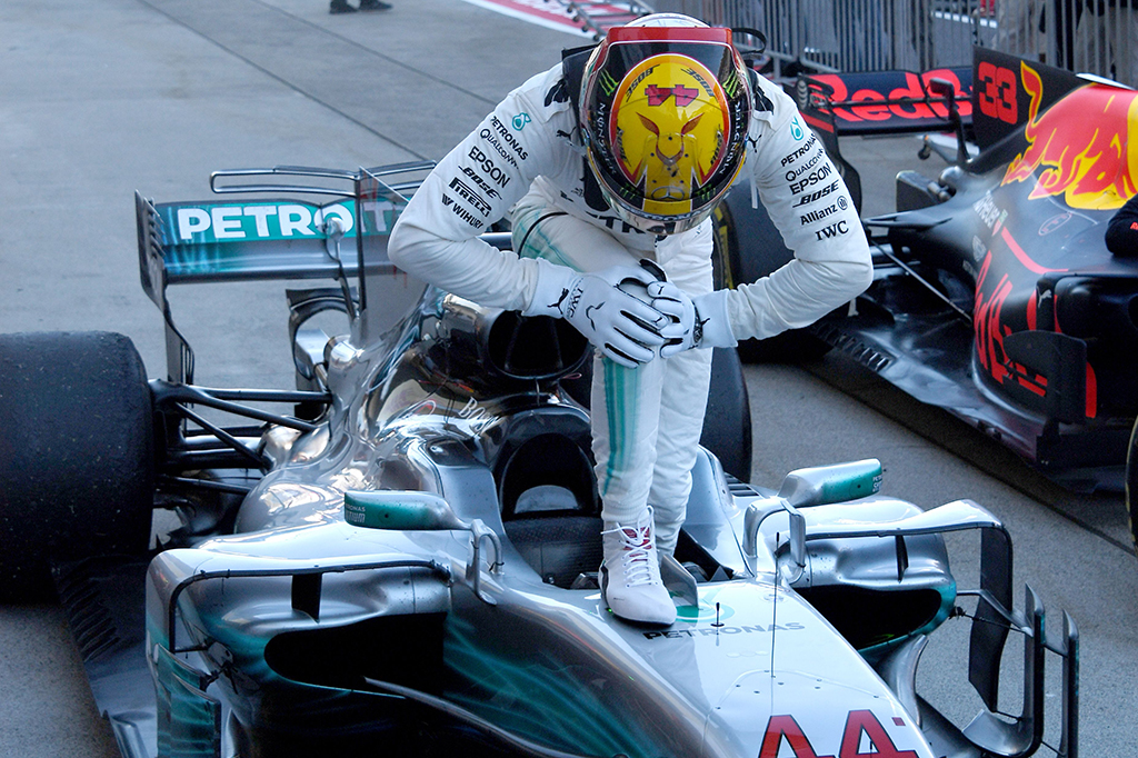 Pembalap Tim Mercedes, Lewis Hamilton, berhasil memenangi balapan Formula One (F1) 2017 yang berlangsung di Sirkuit Suzuka, Jepang.